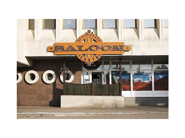 Вход в ресторан.