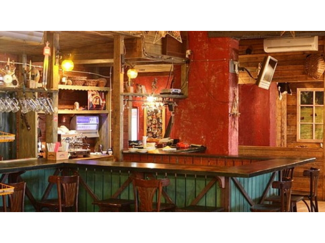 Бар в салуне.