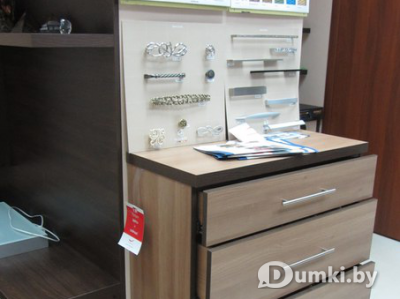 Комод и образцы фурнитры